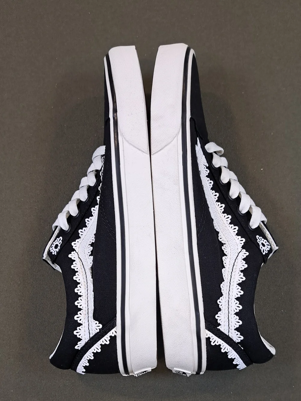 Vans Old Skool Chou Chou Skate Shoe - Color: Black/Marshmallow - Size: Women 9.5